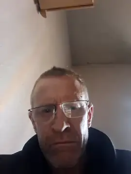 Snapshot of moasslicker chatting on 12.17.25 moasslicker online show from 12.17.25