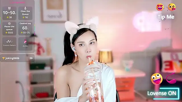 LunaBelle1984 online show from 11.21.25