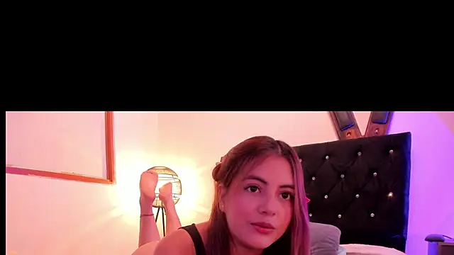 Snapshot of mialeia01 chatting on 06.25.26 mialeia01 online show from 06.25.26