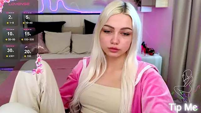 LinaLirian online show from 10.15.25