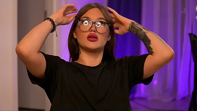 Snapshot of AryaDeluna chatting on 11.06.25 AryaDeluna online show from 11.06.25