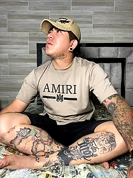 Snapshot of SmithBrigerton chatting on 11.08.25 SmithBrigerton online show from 11.08.25