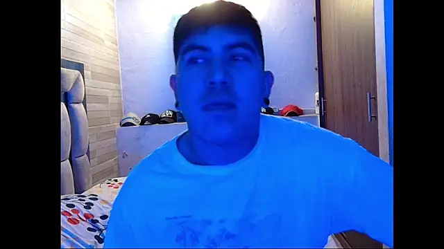 Snapshot of SmithBrigerton chatting on 12.04.25 SmithBrigerton online show from 12.04.25