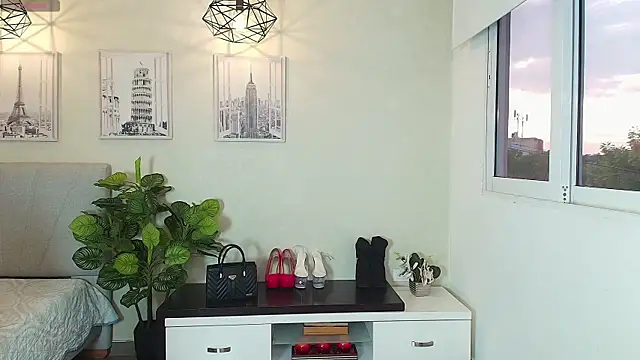  Victoria Collins online show from 10.04.25