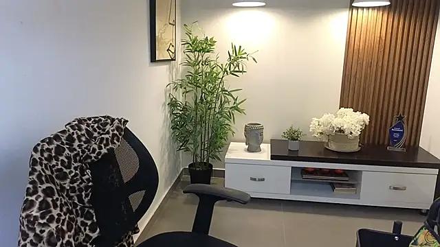 Victoria Collins online show from 05.16.26