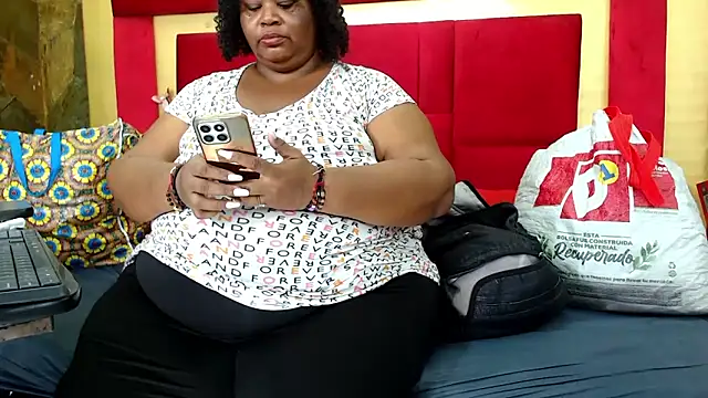 Snapshot of Exoticbigmandy chatting on 04.08.26 Exoticbigmandy online show from 04.08.26