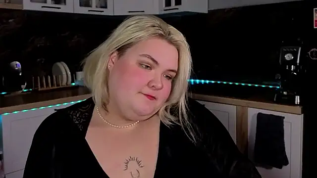 Snapshot of Ellabigbaby chatting on 10.04.25 Ellabigbaby online show from 10.04.25