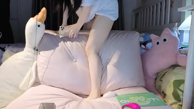 love-uiui online show from 10.15.25