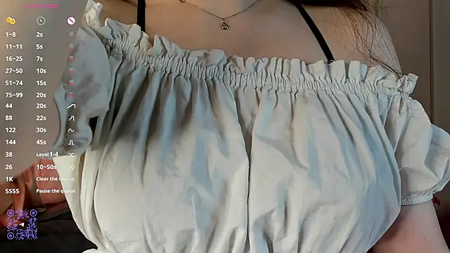 Snapshot of JulianaChapel chatting on 09.19.25 JulianaChapel online show from 09.19.25