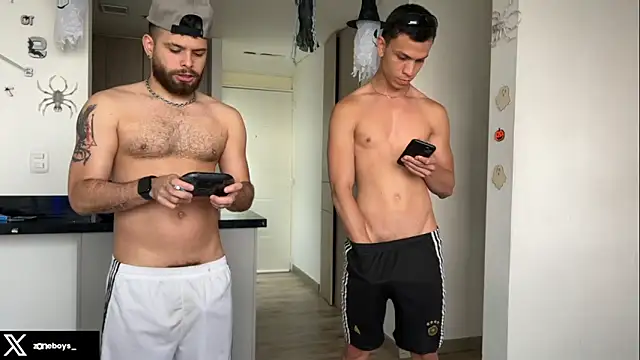 Snapshot of zoneboys chatting on 10.11.25 zoneboys online show from 10.11.25