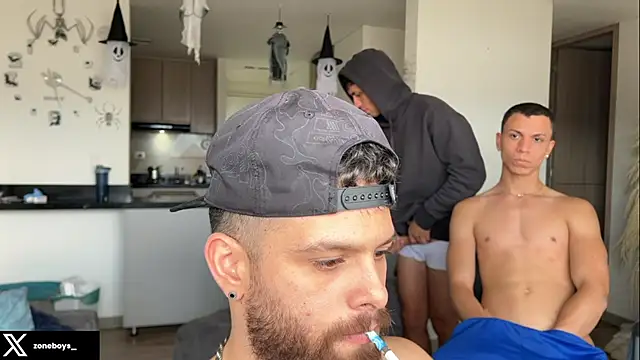 Snapshot of zoneboys chatting on 10.25.25 zoneboys online show from 10.25.25