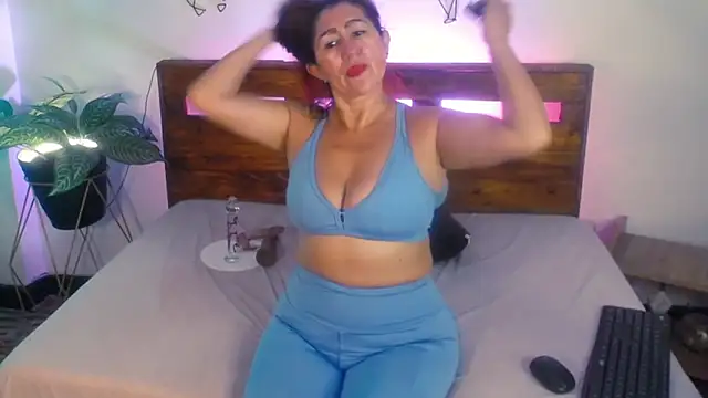 Snapshot of Yeseniaa25_ chatting on 09.23.25 Yeseniaa25 online show from 09.23.25