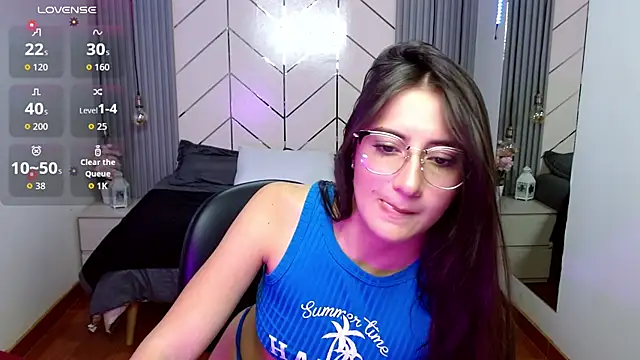 Snapshot of alesiamoore chatting on 03.02.26 alesiamoore online show from 03.02.26