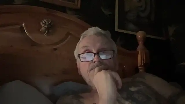 Snapshot of poggles chatting on 01.31.26 poggles online show from 01.31.26