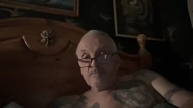 Snapshot of poggles chatting on 02.02.26 poggles online show from 02.02.26