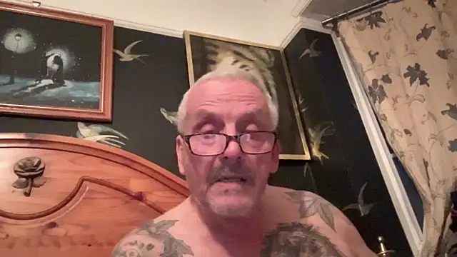 Snapshot of poggles chatting on 02.03.26 poggles online show from 02.03.26