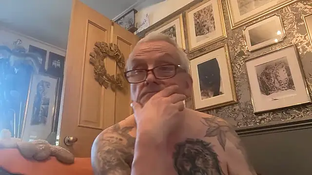 Snapshot of poggles chatting on 02.16.26 poggles online show from 02.16.26