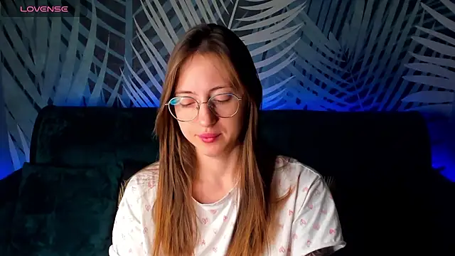 Snapshot of ChristyCrayme chatting on 12.03.25 ChristyCrayme online show from 12.03.25