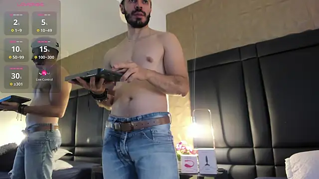 AxelThompson  online show from 11.04.25