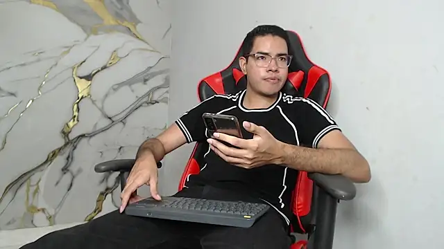 Snapshot of JulianSaintt chatting on 03.03.26 JulianSaintt online show from 03.03.26