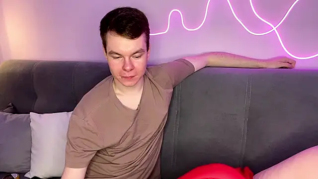 julielourens online show from 10.18.25