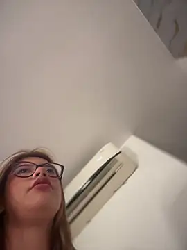 Snapshot of sara_calderon chatting on 02.15.26 sara calderon online show from 02.15.26