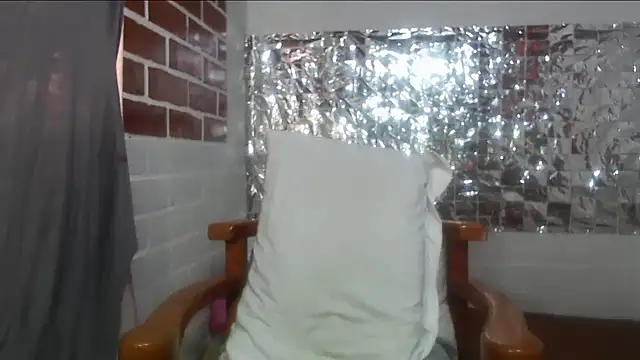 Snapshot of rose-crystal chatting on 10.22.25 rose-crystal online show from 10.22.25