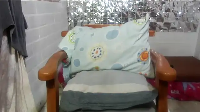 Snapshot of rose-crystal chatting on 11.22.25 rose-crystal online show from 11.22.25