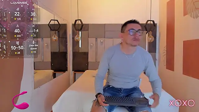 Snapshot of FreyrStone chatting on 12.14.25 FreyrStone online show from 12.14.25