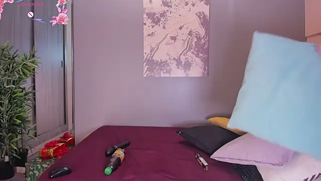 Snapshot of Hailey-Fox chatting on 12.03.25 Hailey-Fox online show from 12.03.25