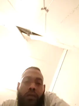 Snapshot of kulliguy chatting on 10.29.25 kulliguy online show from 10.29.25