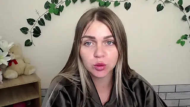 Snapshot of Magic_Katarina_ chatting on 10.03.25 Magic Katarina online show from 10.03.25