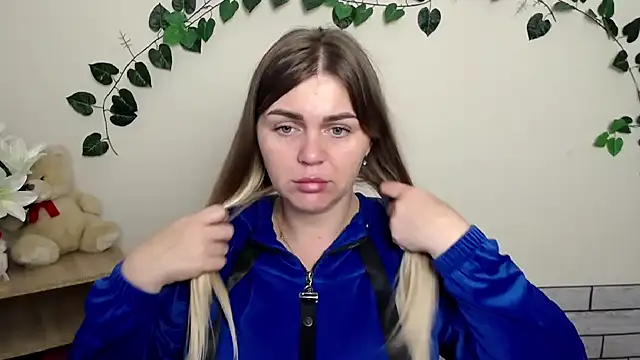 Snapshot of Magic_Katarina_ chatting on 10.08.25 Magic Katarina online show from 10.08.25