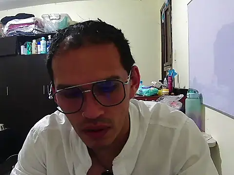 Snapshot of DOBLEWYOSK69G chatting on 09.15.25 DOBLEWYOSK69G online show from 09.15.25