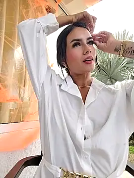 Juliana Xander online show from 10.20.25