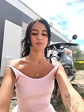 Juliana Xander online show from 10.25.25