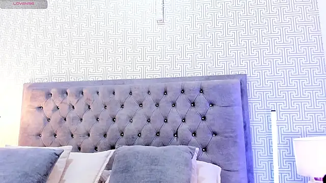 Evaa Lunna  online show from 11.19.25