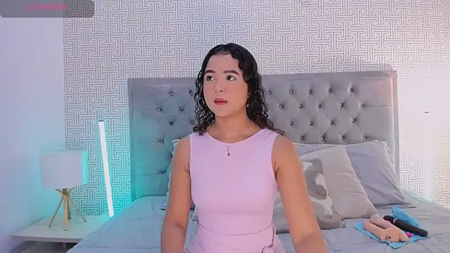 Evaa Lunna  online show from 05.20.26