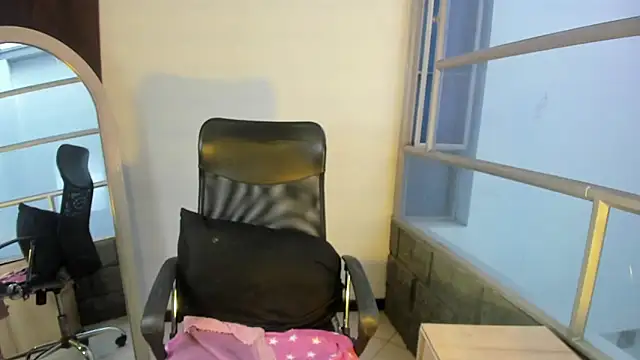 Snapshot of Pamela_Squirtt chatting on 09.15.25 Pamela Squirtt online show from 09.15.25
