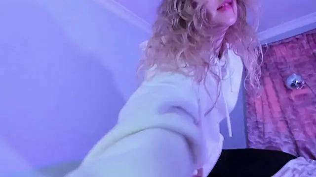 Snapshot of Pamela_Squirtt chatting on 11.05.25 Pamela Squirtt online show from 11.05.25