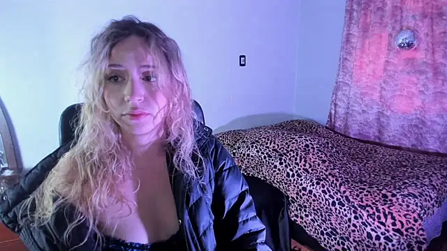 Snapshot of Pamela_Squirtt chatting on 11.14.25 Pamela Squirtt online show from 11.14.25