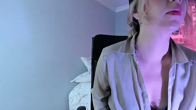 Snapshot of Pamela_Squirtt chatting on 12.19.25 Pamela Squirtt online show from 12.19.25