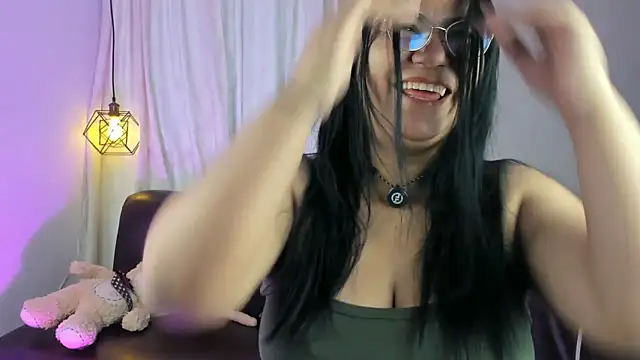 Snapshot of sofia_sorceress5 chatting on 05.29.26 sofia sorceress5 online show from 05.29.26