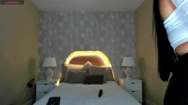 Snapshot of isabella_milf_ chatting on 03.01.26 isabella milf online show from 03.01.26