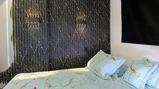 ZOETTAYLOR online show from 10.02.25