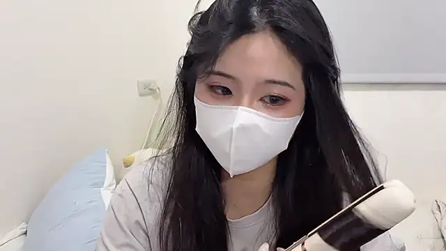 Snapshot of LHeart chatting on 09.18.25 LHeart online show from 09.18.25