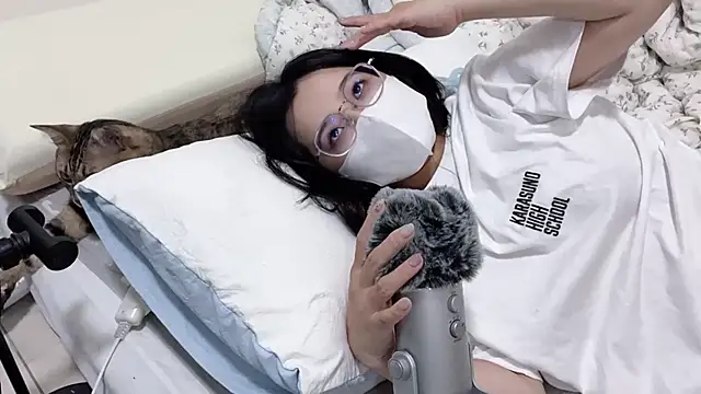 LHeart online show from 10.31.25