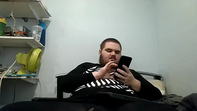 Snapshot of alexthe9t chatting on 12.03.25 alexthe9t online show from 12.03.25