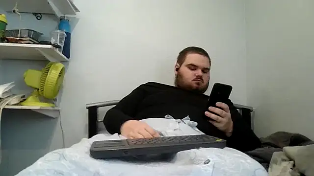 Snapshot of alexthe9t chatting on 12.04.25 alexthe9t online show from 12.04.25