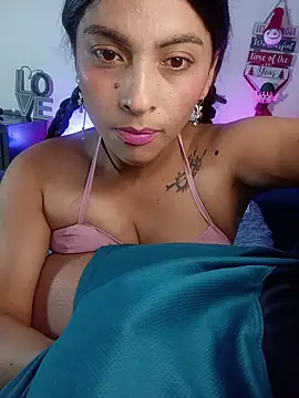 Fox Roxxan online show from 12.04.25